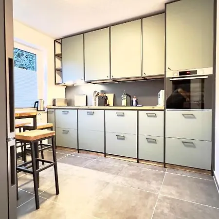 Grosses City-ferienhaus Mit Terrasse, Grill Und Parkplatz F19 Bed & Breakfast