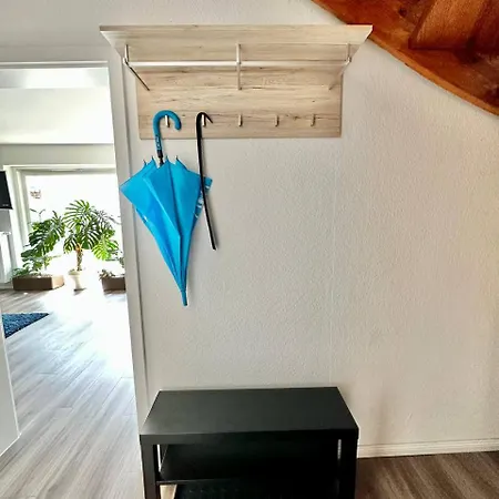 Grosses City-ferienhaus Mit Terrasse, Grill Und Parkplatz F19