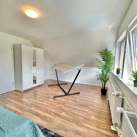 Grosses City-ferienhaus Mit Terrasse, Grill Und Parkplatz F19 Oldenburg
