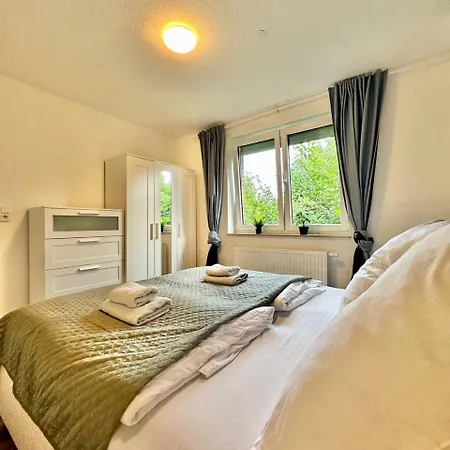 Grosses City-ferienhaus Mit Terrasse, Grill Und Parkplatz F19 Bed & Breakfast Oldenburg