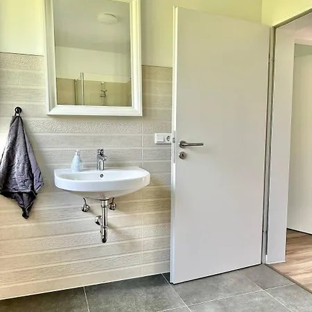 Bed & Breakfast Grosses City-ferienhaus Mit Terrasse, Grill Und Parkplatz F19 *