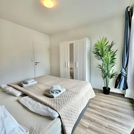Grosses City-ferienhaus Mit Terrasse, Grill Und Parkplatz F19 * Oldenburg
