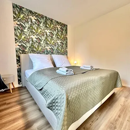 Grosses City-ferienhaus Mit Terrasse, Grill Und Parkplatz F19 Bed & Breakfast