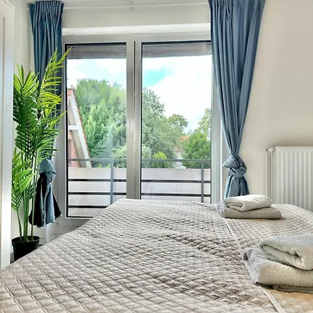 Grosses City-ferienhaus Mit Terrasse, Grill Und Parkplatz F19 Bed & Breakfast