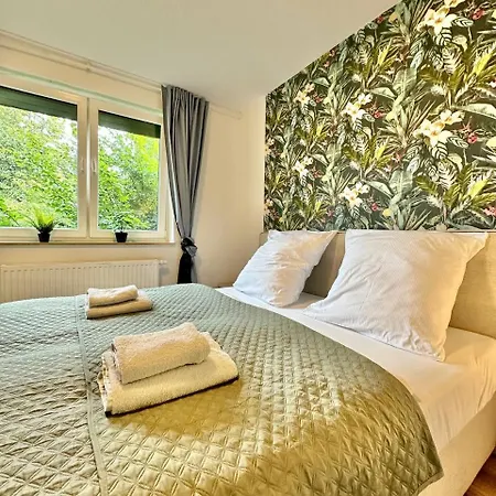 Grosses City-ferienhaus Mit Terrasse, Grill Und Parkplatz F19 * Oldenburg