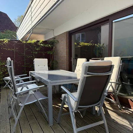 Grosses City-ferienhaus Mit Terrasse, Grill Und Parkplatz F19