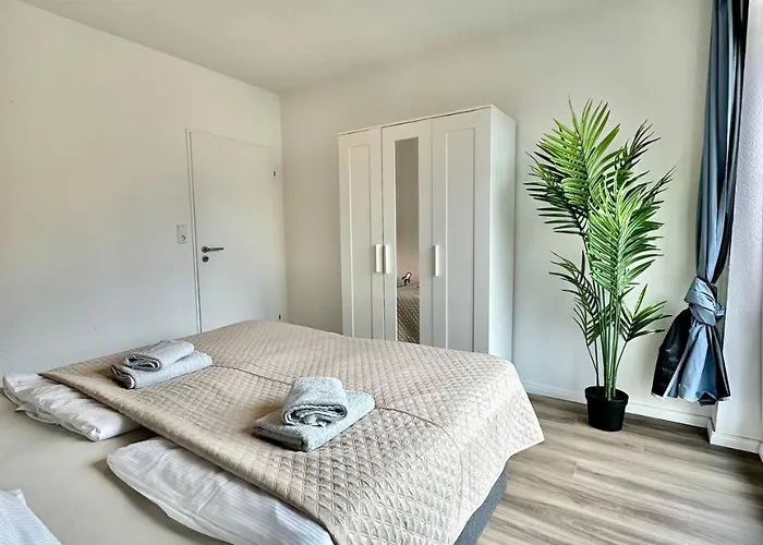 Grosses City-ferienhaus Mit Terrasse, Grill Und Parkplatz F19 * Ольденбург