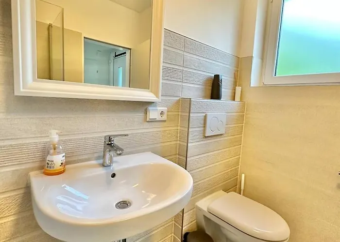 Grosses City-ferienhaus Mit Terrasse, Grill Und Parkplatz F19 Отель типа 