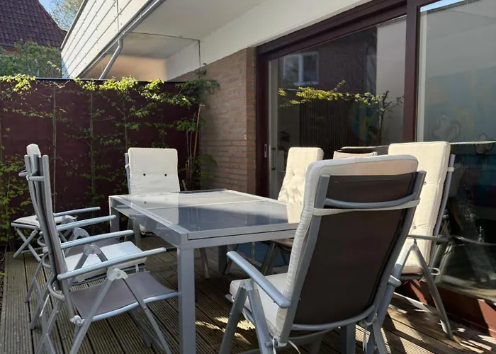 Grosses City-ferienhaus Mit Terrasse, Grill Und Parkplatz F19